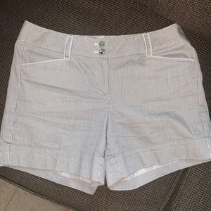 WHBM striped double button cuffed shorts
